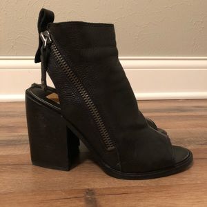 Dolce Vita Port leather open toe booties sz. 7.5